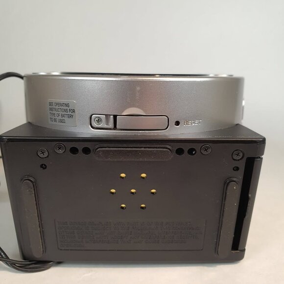 Retro Sony ICF-C7iP Dream Machine AM/FM Alarm Clock Radio iPod Dock Speaker - Picture 6 of 10